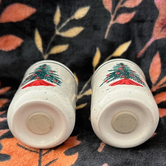 Vintage Christmas Tree Stoneware Salt and Pepper Shakers Holiday Kitchen Decor - Picture 4 of 7